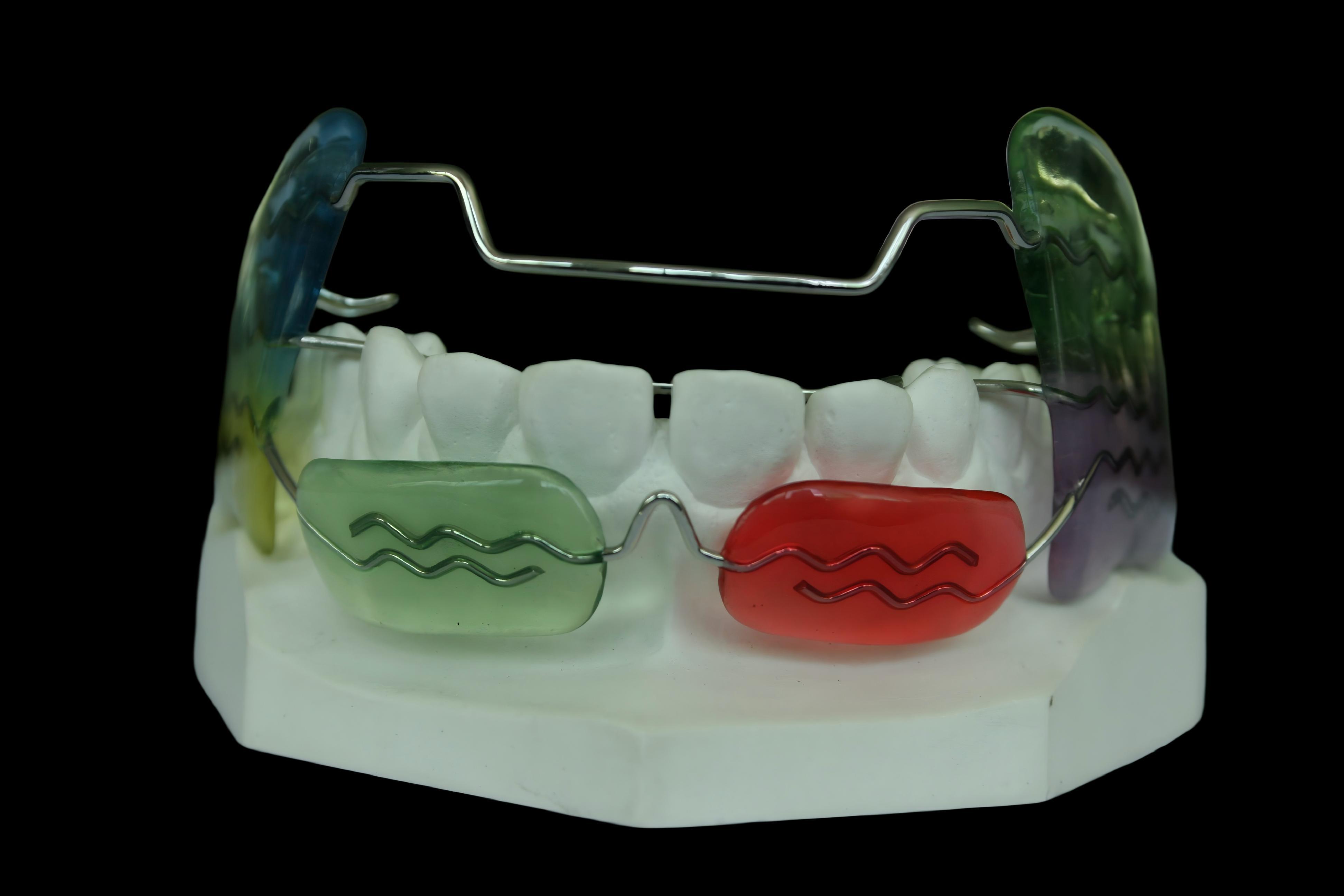 Hawley Retainer